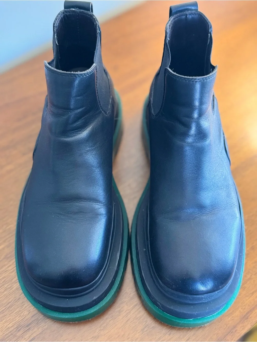 Bottega Veneta Black Leather Tire Chelsea Boots Green Lug Sole 42 US 9